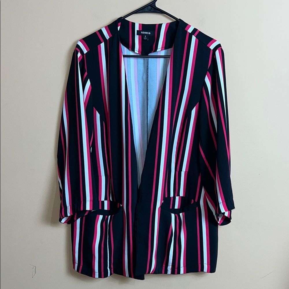 Torrid Women’s Size 2 Black Red White Pin Striped Open Front Drape Blazer Jacket